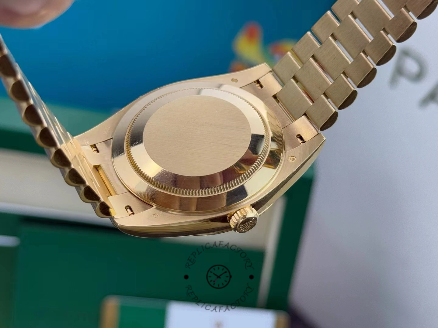 Rolex Day-Date 228238 Champagne Diamond Dial Fluted Bezel 40mm Mens Replica Watch