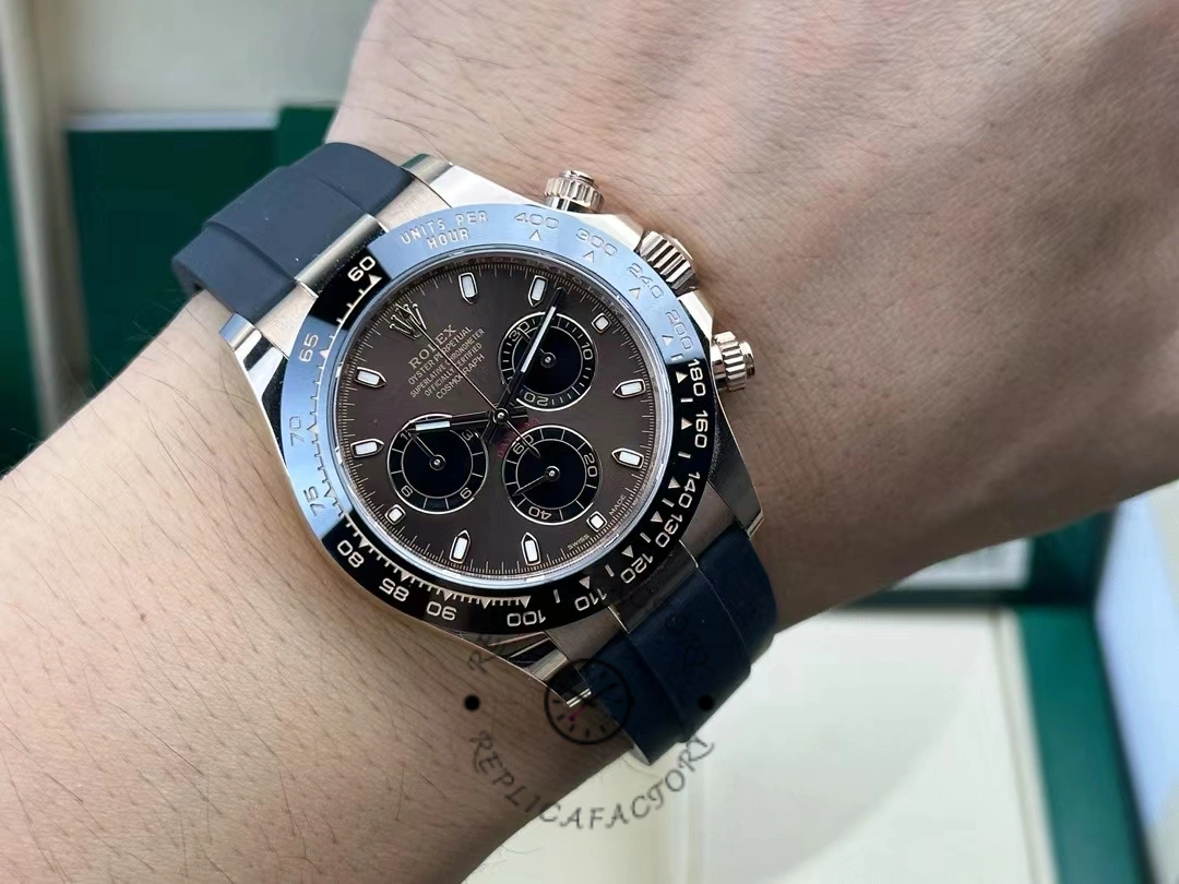 Wrist shot of the Rolex Daytona Everose Rubber 116515 Chocolate, chocolate dial and black strap shown.