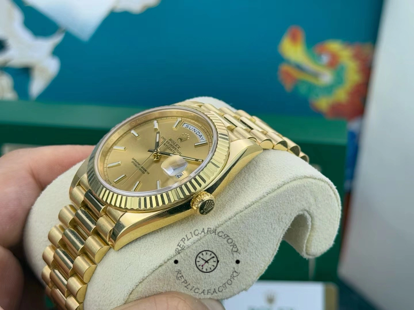 Rolex Day-Date 228238 Champagne Diamond Dial Fluted Bezel 40mm Mens Replica Watch