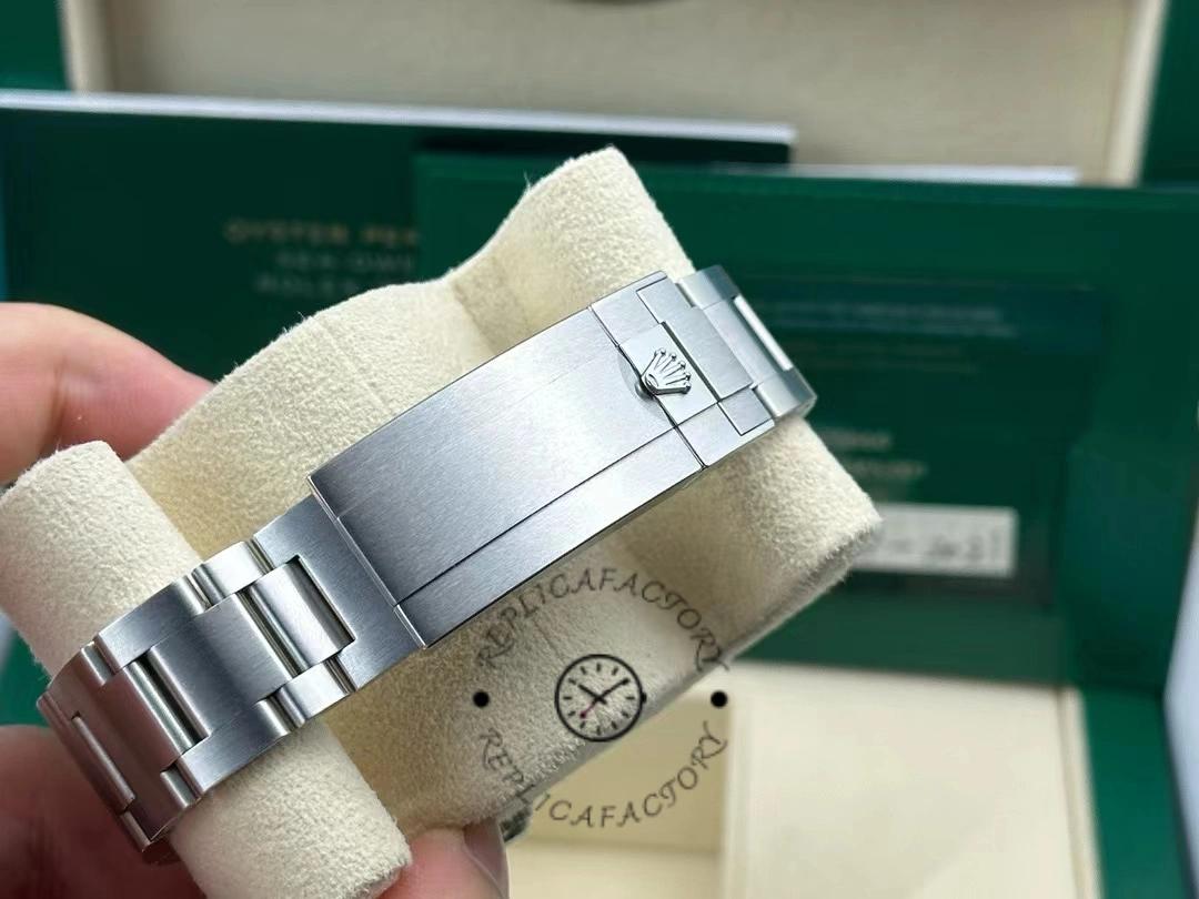 Rolex Sea-Dweller Deepsea 136660 0005, clasp close-up showing folding clasp and finish.