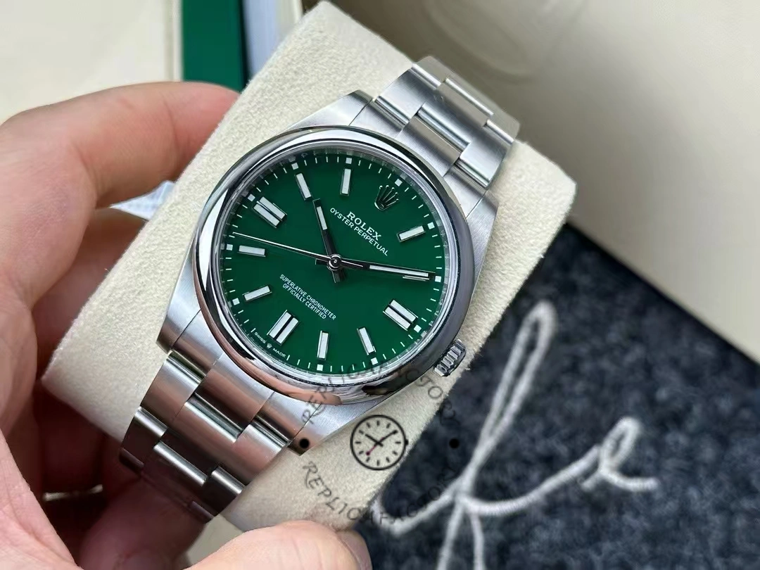 Rolex Oyster Perpetual 41 Green Dial 124300 0005
