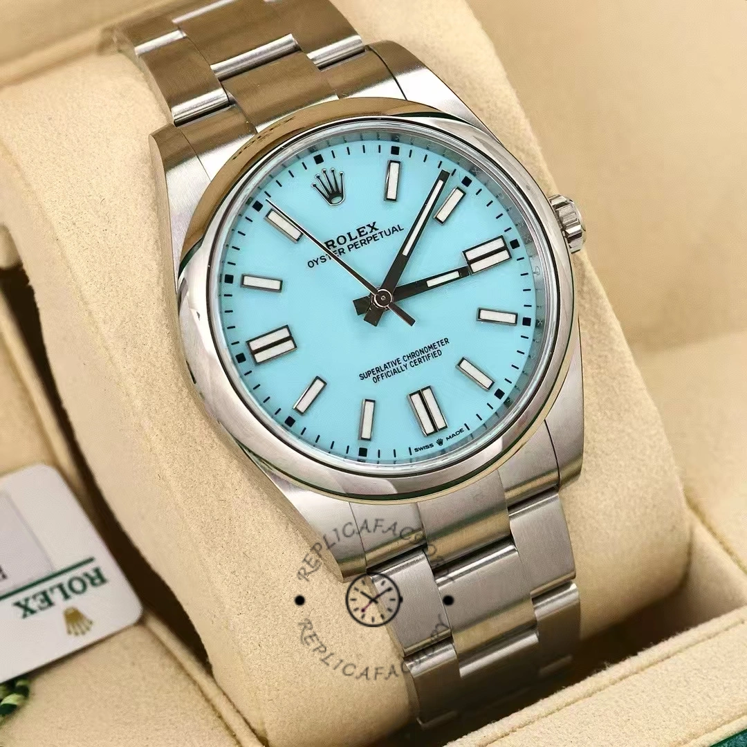 Rolex Oyster Perpetual 41 m124300 0006, close-up showing hands, indices, and minute track.