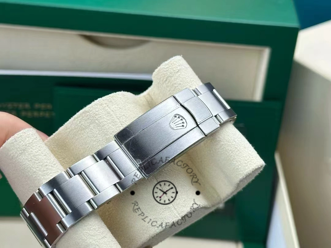 Rolex Oyster Perpetual 41 Green Dial 124300 0005