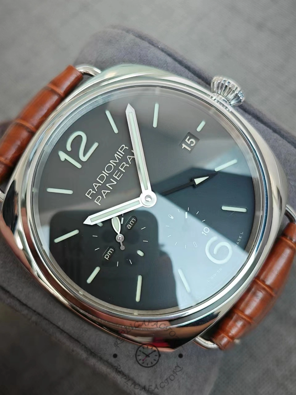 Replica Panerai Radiomir PAM00323 Replica Panerai Radiomir PAM00323 display picture 2