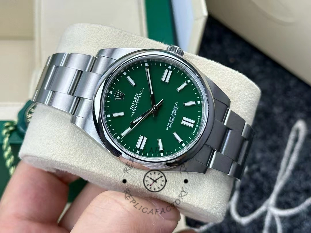 Rolex Oyster Perpetual 41 Green Dial 124300 0005