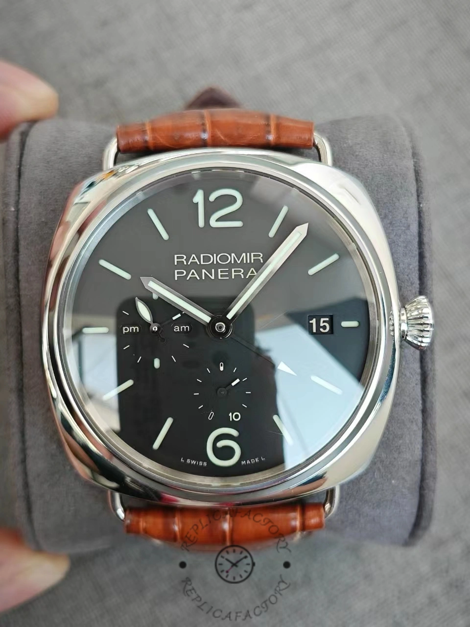 Replica Panerai Radiomir PAM00323 Replica Panerai Radiomir PAM00323 display picture 1