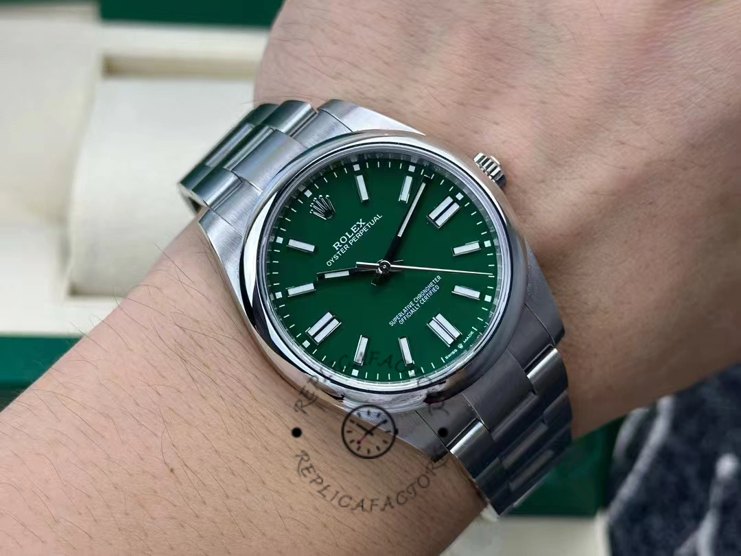 Rolex Oyster Perpetual 41 Green Dial 124300 0005