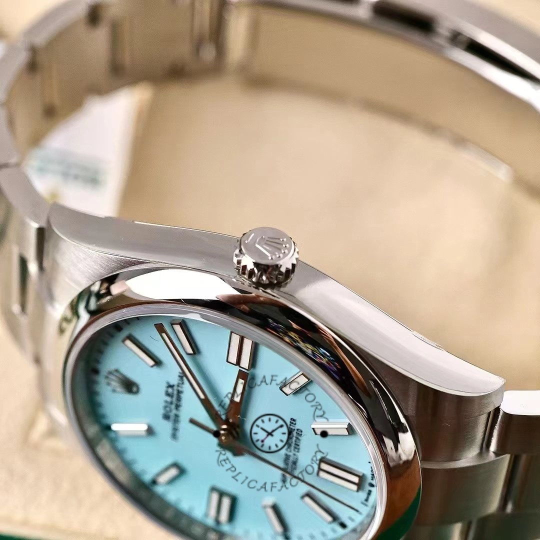 Rolex Oyster Perpetual 41 m124300 0006, side profile showing crown and polished case flank.