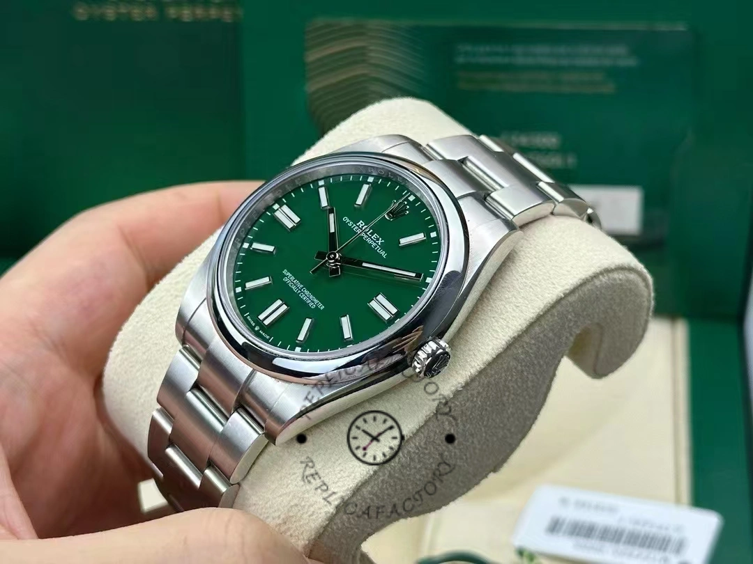 Rolex Oyster Perpetual 41 Green Dial 124300 0005