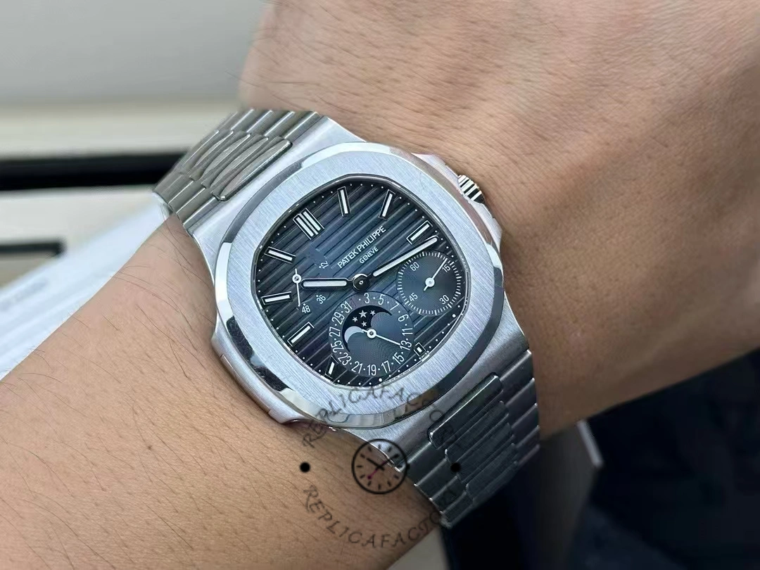 Replica Patek Philippe Nautilus 5712 1A 001