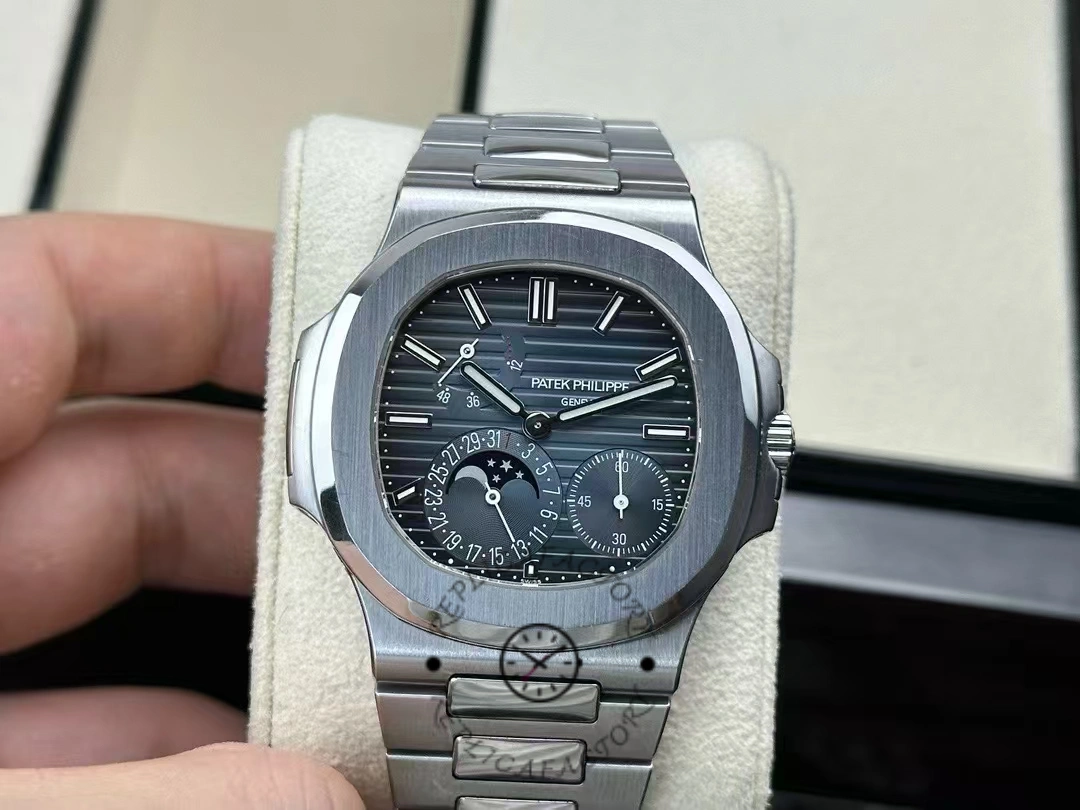 Replica Patek Philippe Nautilus 5712 1A 001