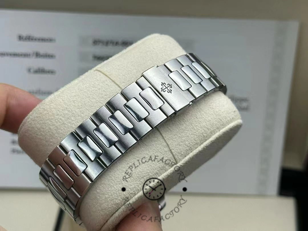Replica Patek Philippe Nautilus 5712 1A 001