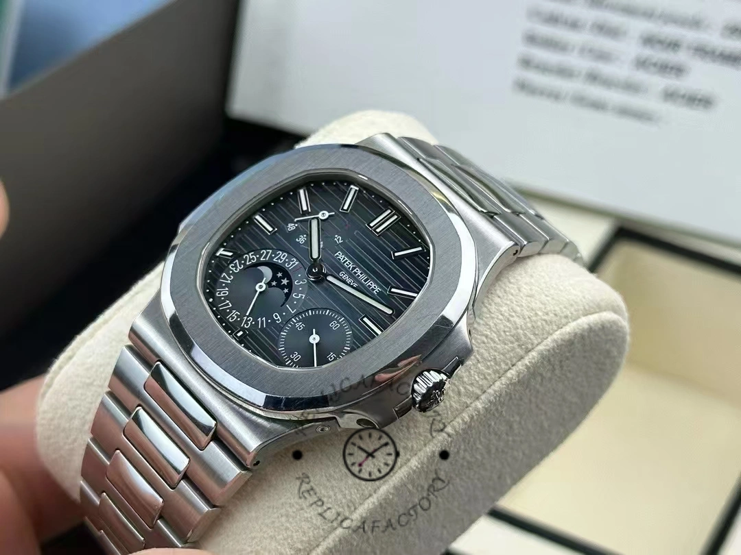 Replica Patek Philippe Nautilus 5712 1A 001