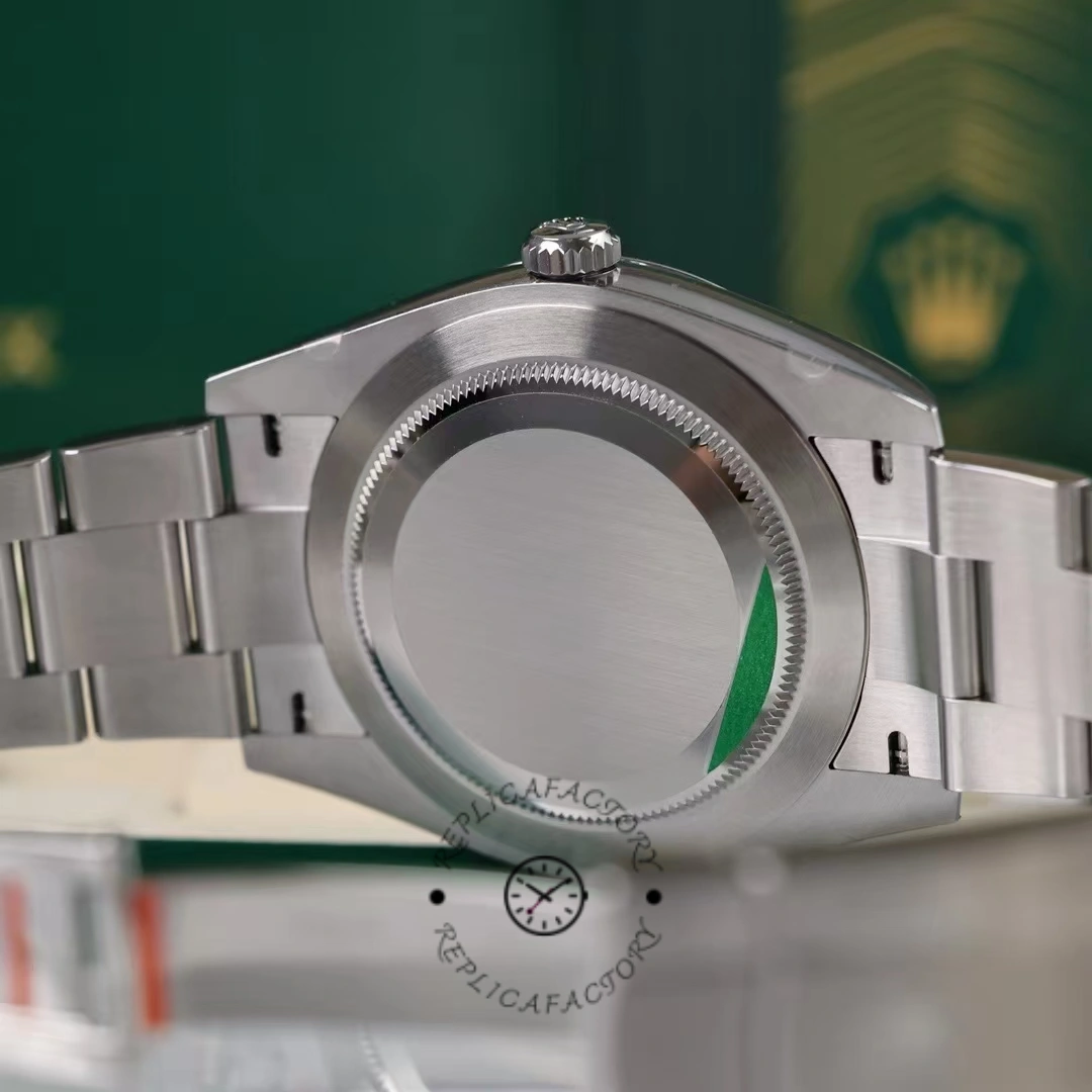 Rolex Oyster Perpetual 41 m124300-0008 case back view and bracelet underside.