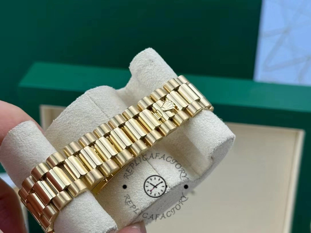 Rolex Day Date 118348 Champagne diamond Dial Yellow Gold 36mm Unisex Replica Watch