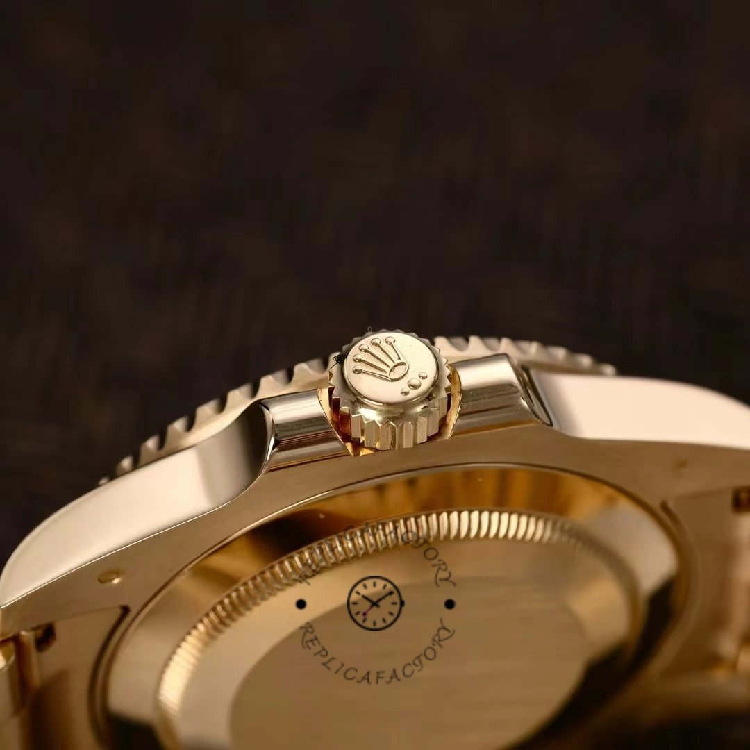 Rolex Submariner 116618, side profile showing crown and case thickness.