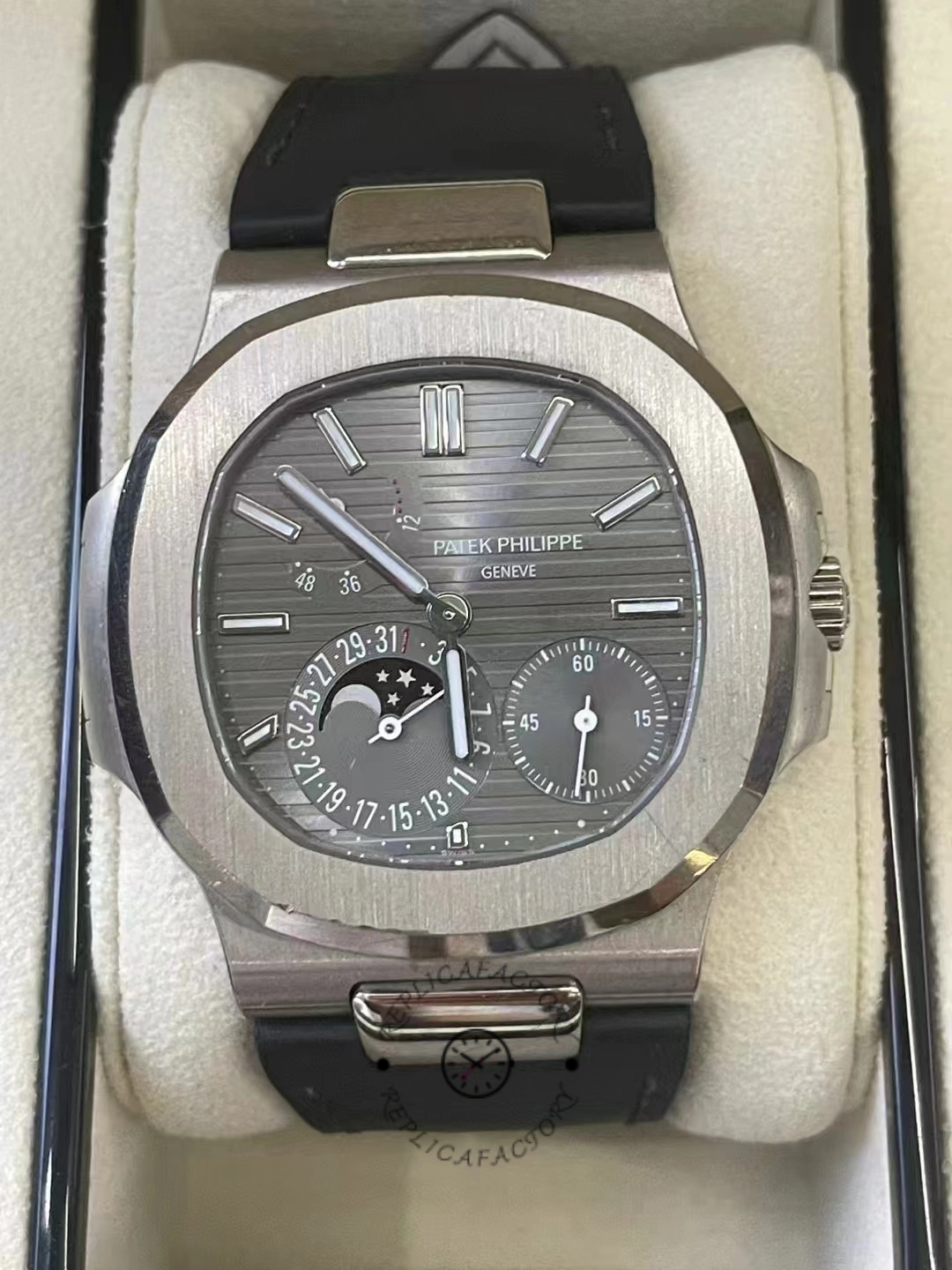 Replica Patek Philippe Nautilus 5712G 001 40mm Mens Watch