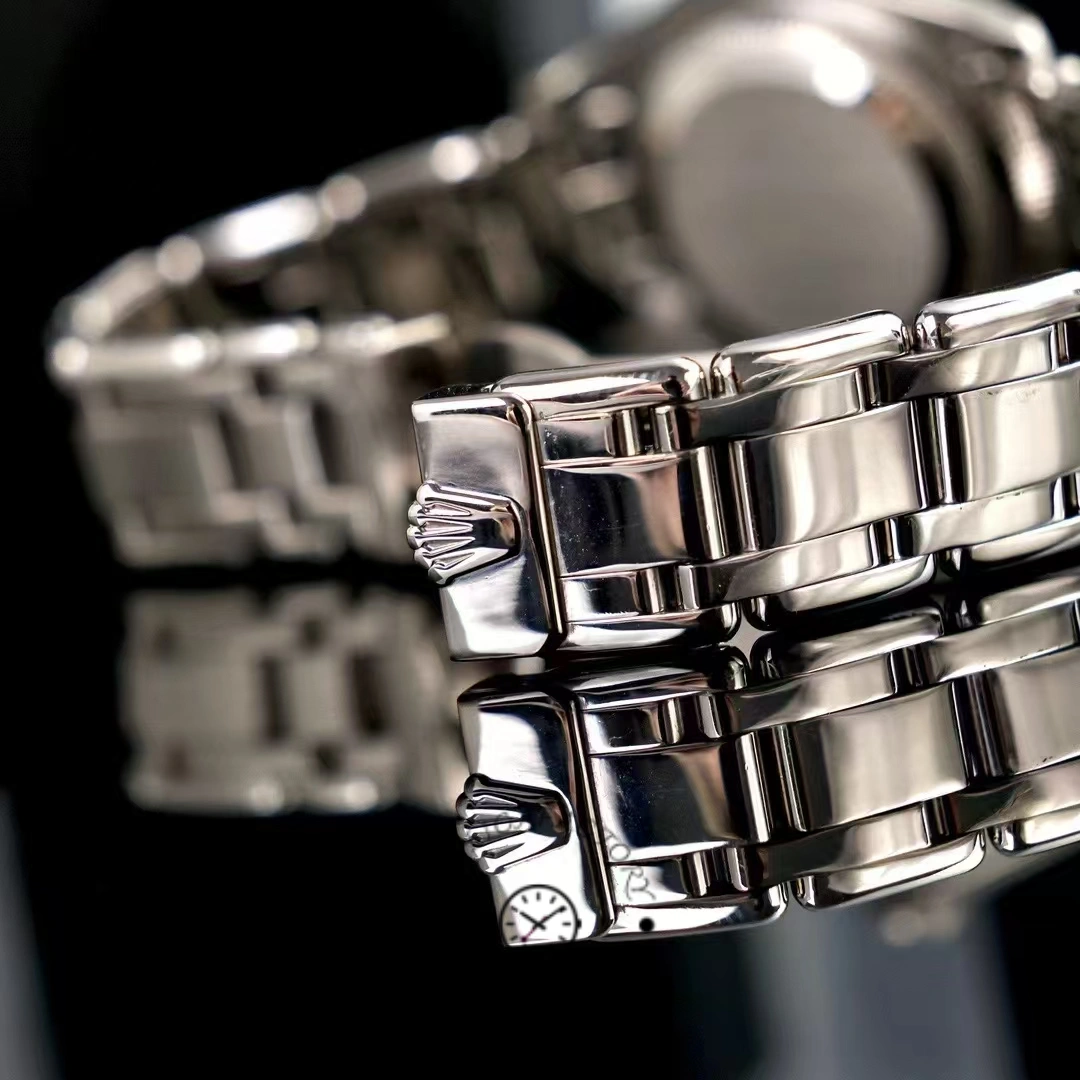 Clasp close-up of Rolex Pearlmaster 80319 showing clasp structure and link finishing.