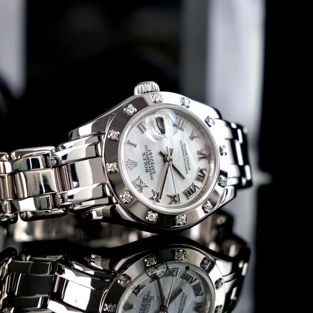 Bracelet detail shot of Rolex Pearlmaster 80319 showing polished links.