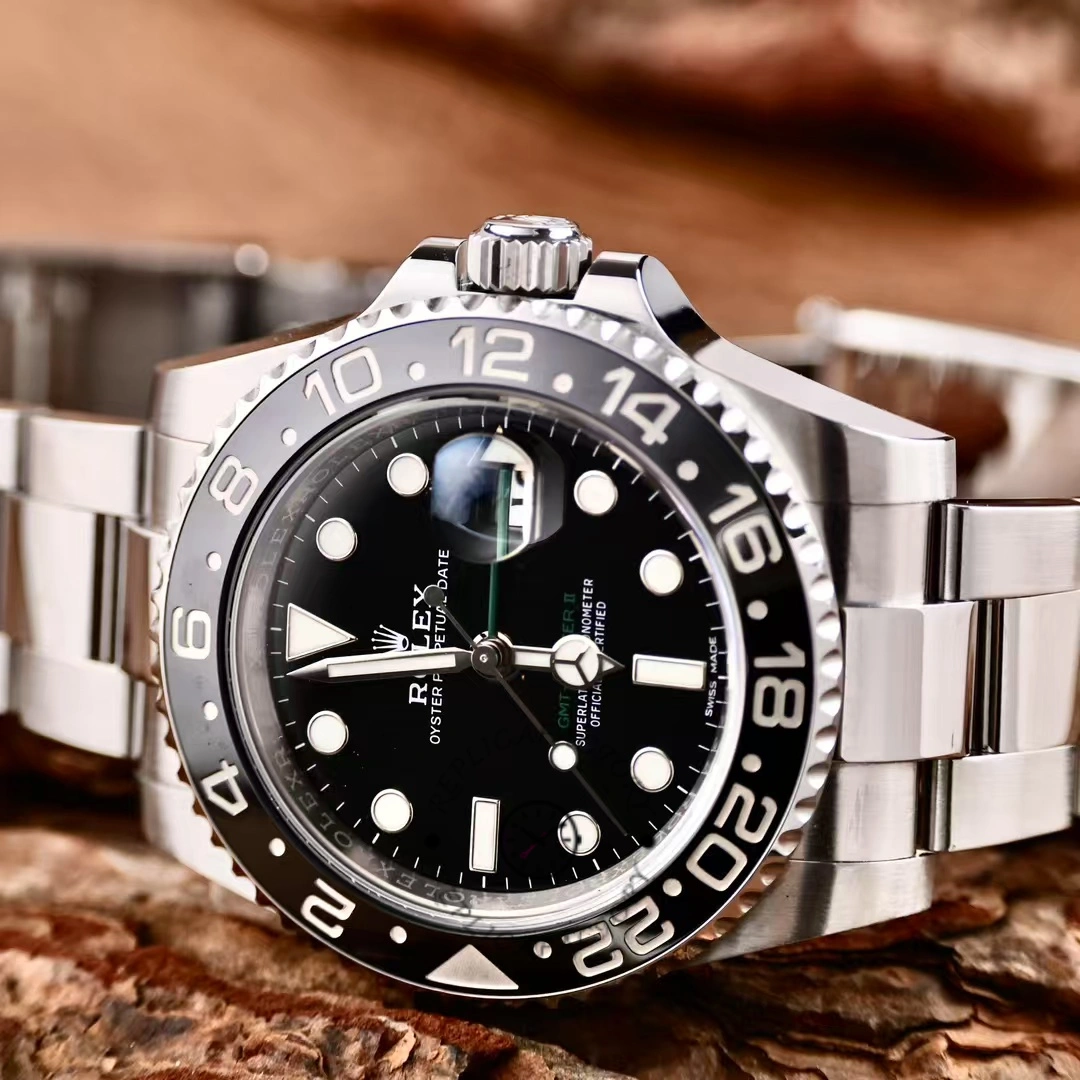 Close-up dial of Rolex GMT-Master II 116710LN, Mercedes hands and date window at 3 o’clock.