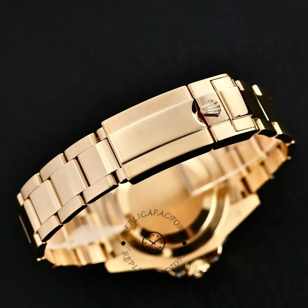 Clasp and bracelet detail of the Rolex GMT-Master II 116758, polished yellow gold finish.