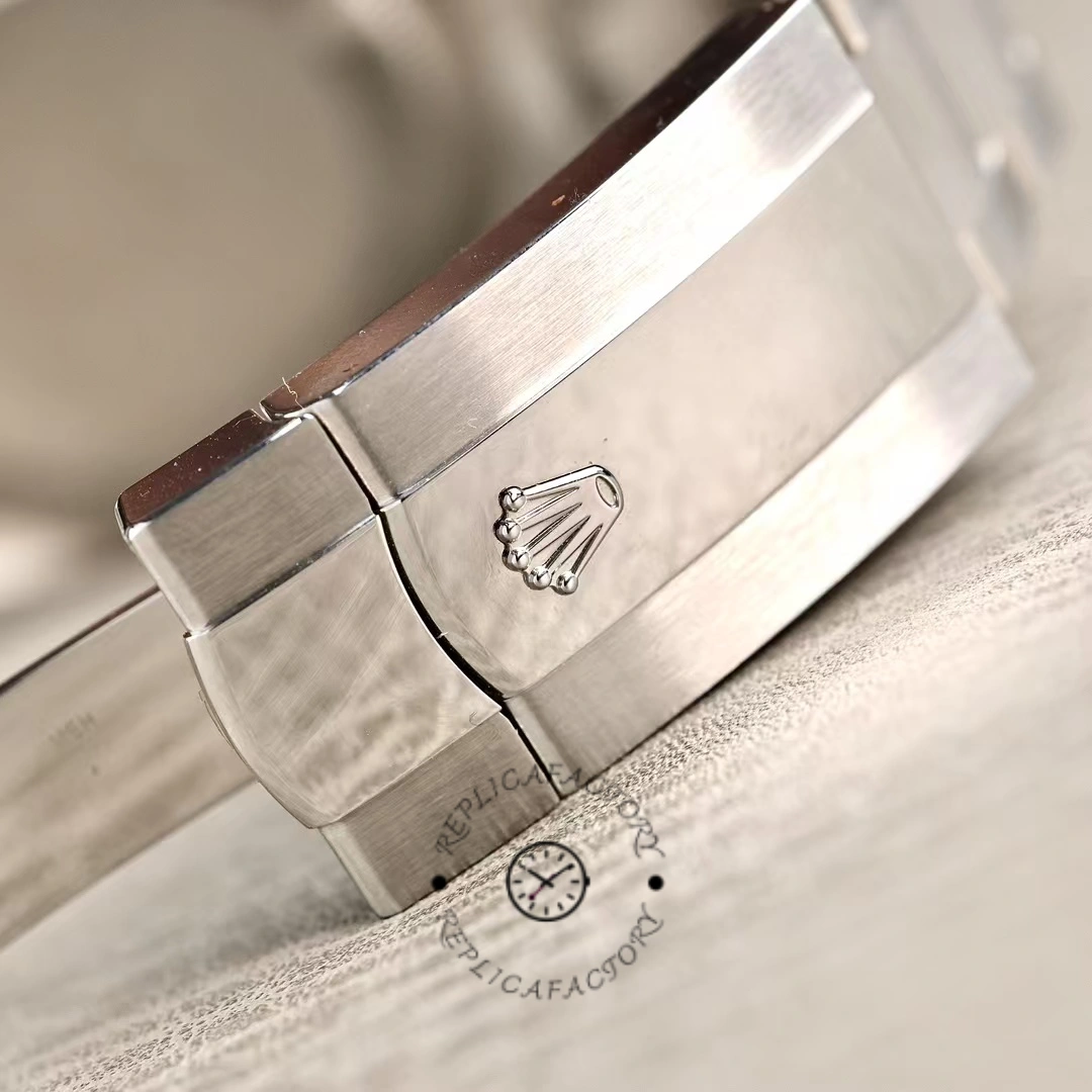 Clasp detail of Rolex Sky-Dweller 336934 stainless steel Oyster bracelet.