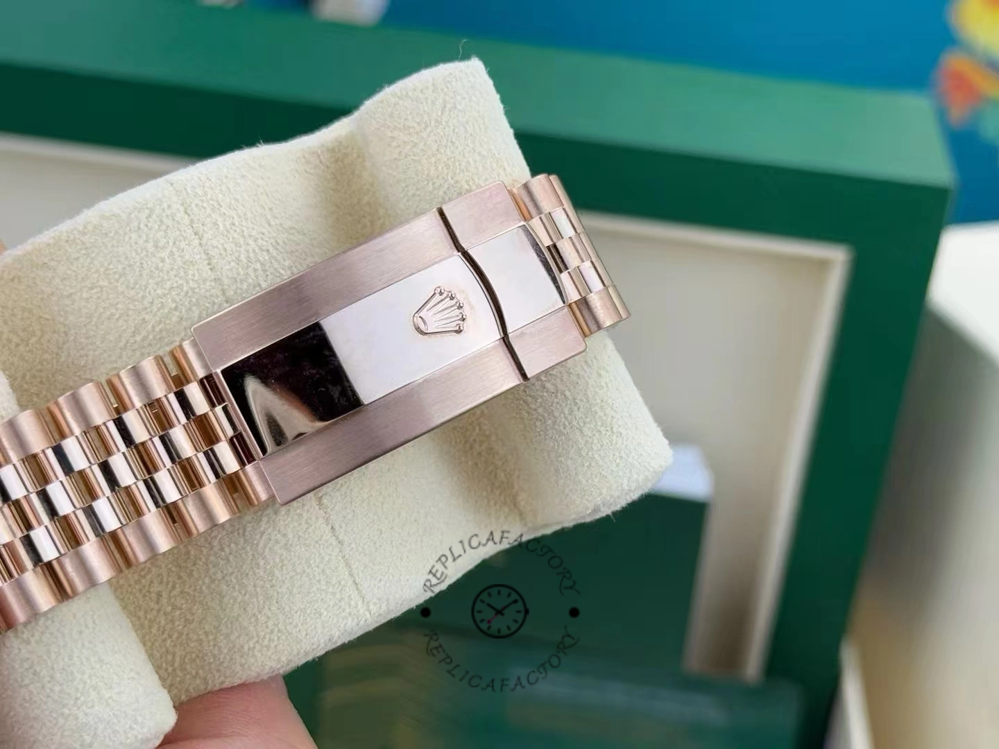 Clasp close-up of the Rolex Sky-Dweller m336935 0005 showing Everose clasp and engraving.