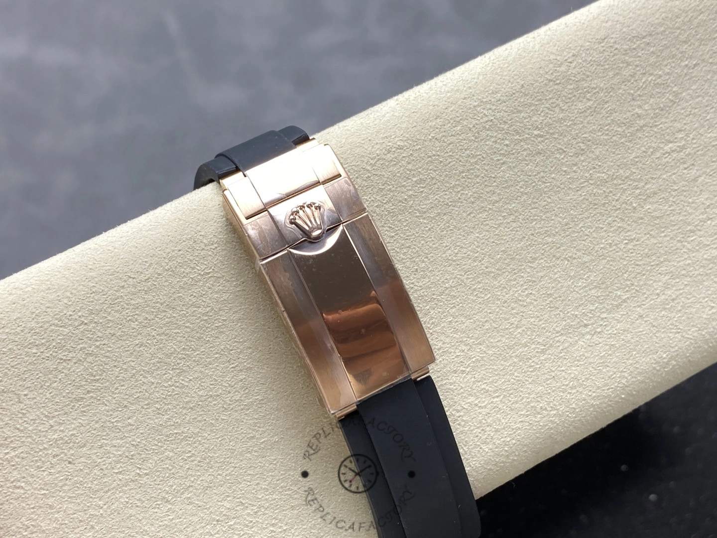 Rolex Daytona 126515LN-0008, clasp/buckle detail on the black Oysterflex strap.