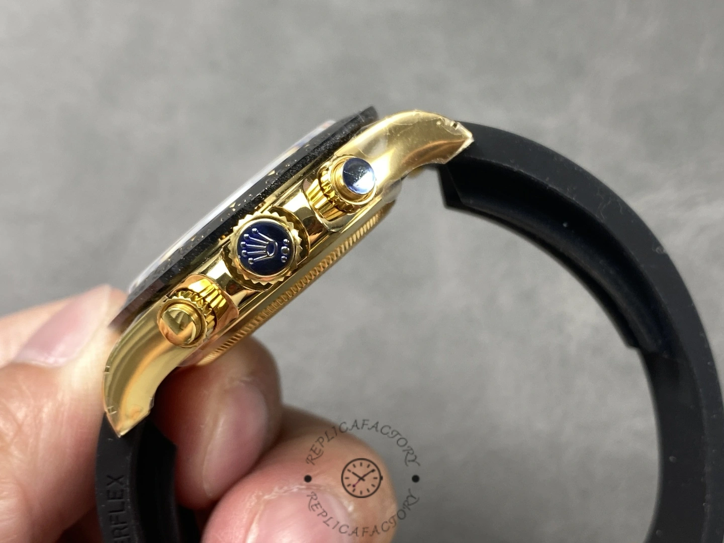 Rolex Daytona 126518LN 0016, crown and pushers close-up showing the screw-down crown and chronograph buttons.