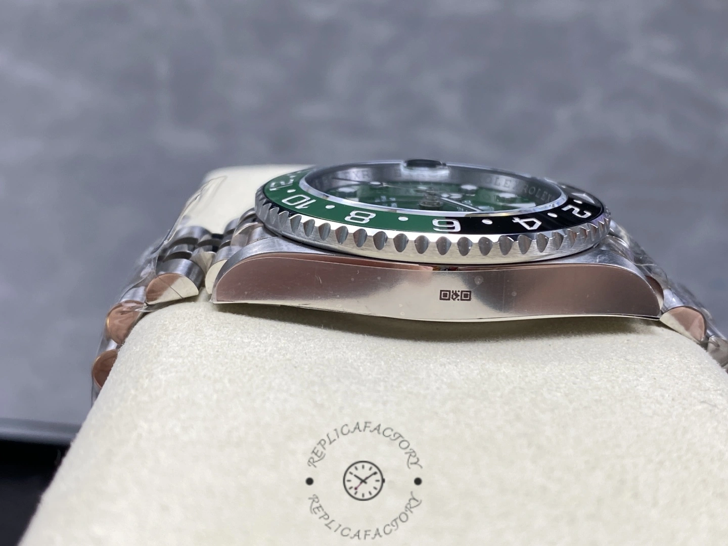 Rolex GMT-Master II 126720, side view showing lugs and bracelet end links.