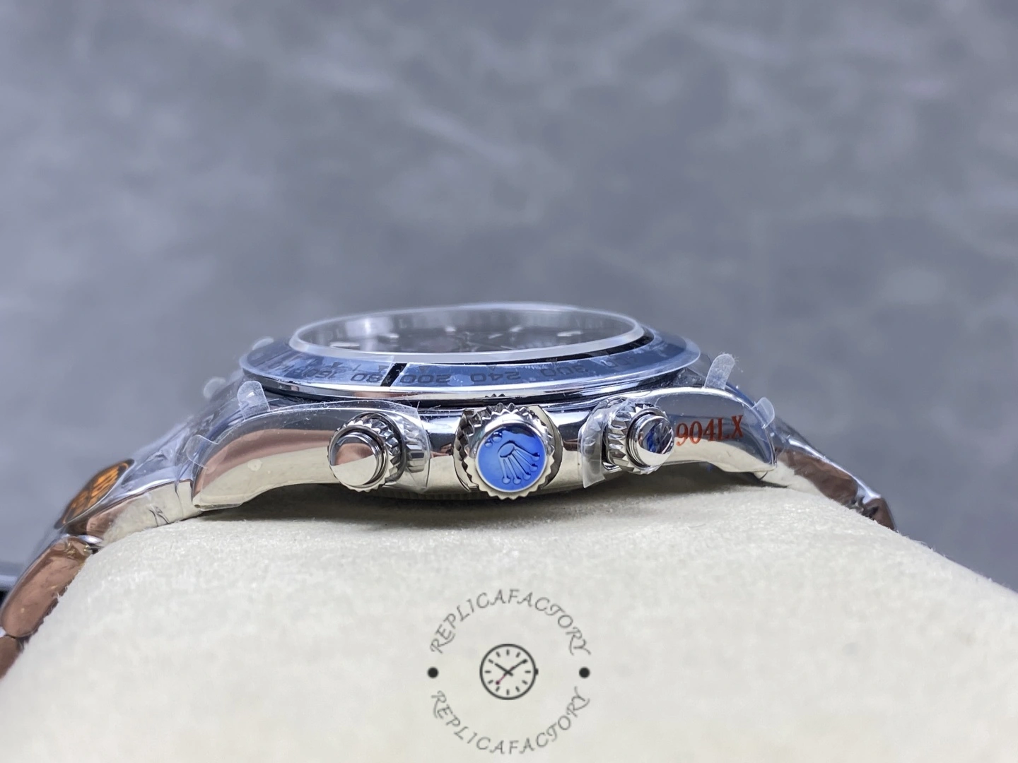 Rolex Daytona m126509-0005, side profile showing crown and chronograph pushers.