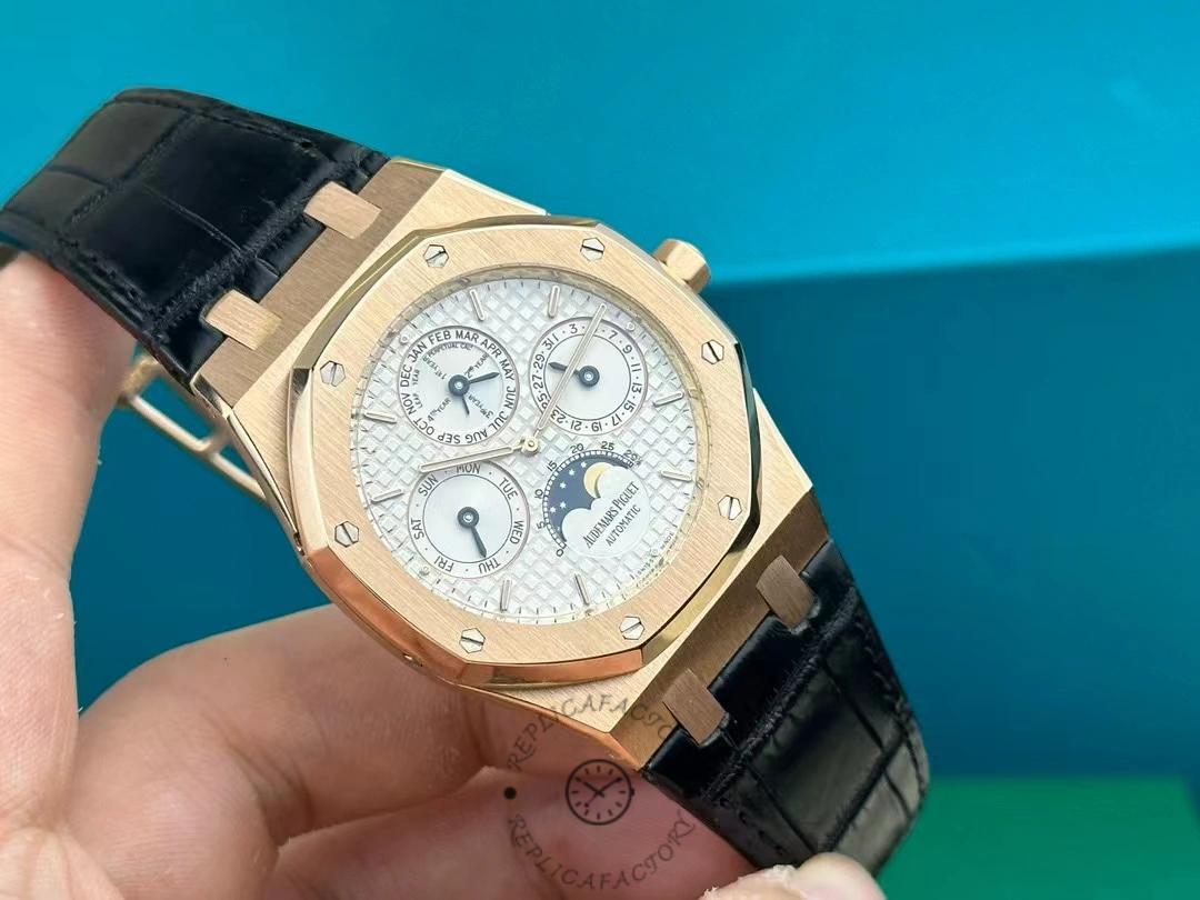 Audemars Piguet Royal Oak 26252OR Replica Dial actual photos