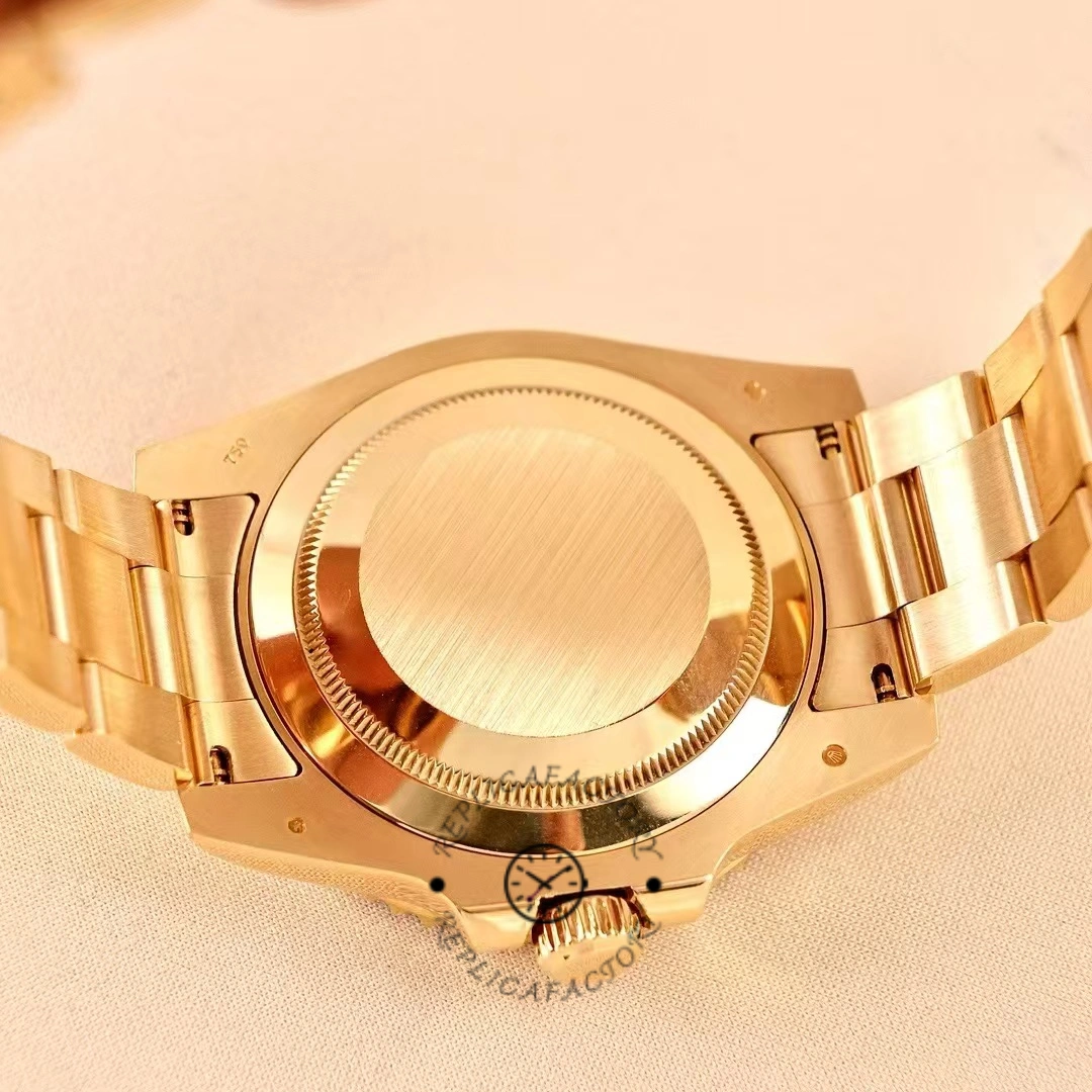 Rolex Submariner 116618, caseback view showing solid gold back and lugs.