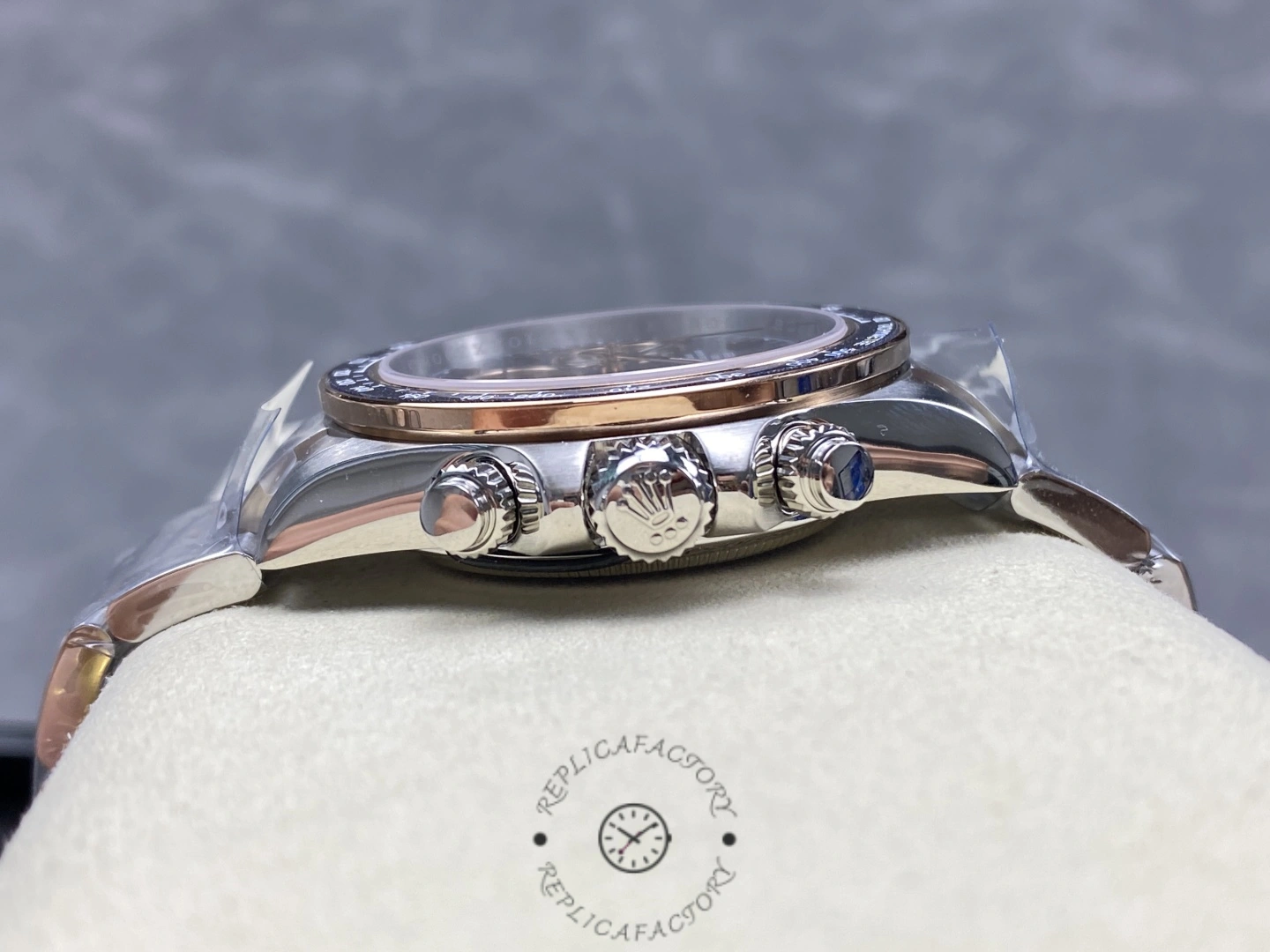 Rolex Daytona 116500 “Ventura”, case side view highlighting pushers and crown silhouette.