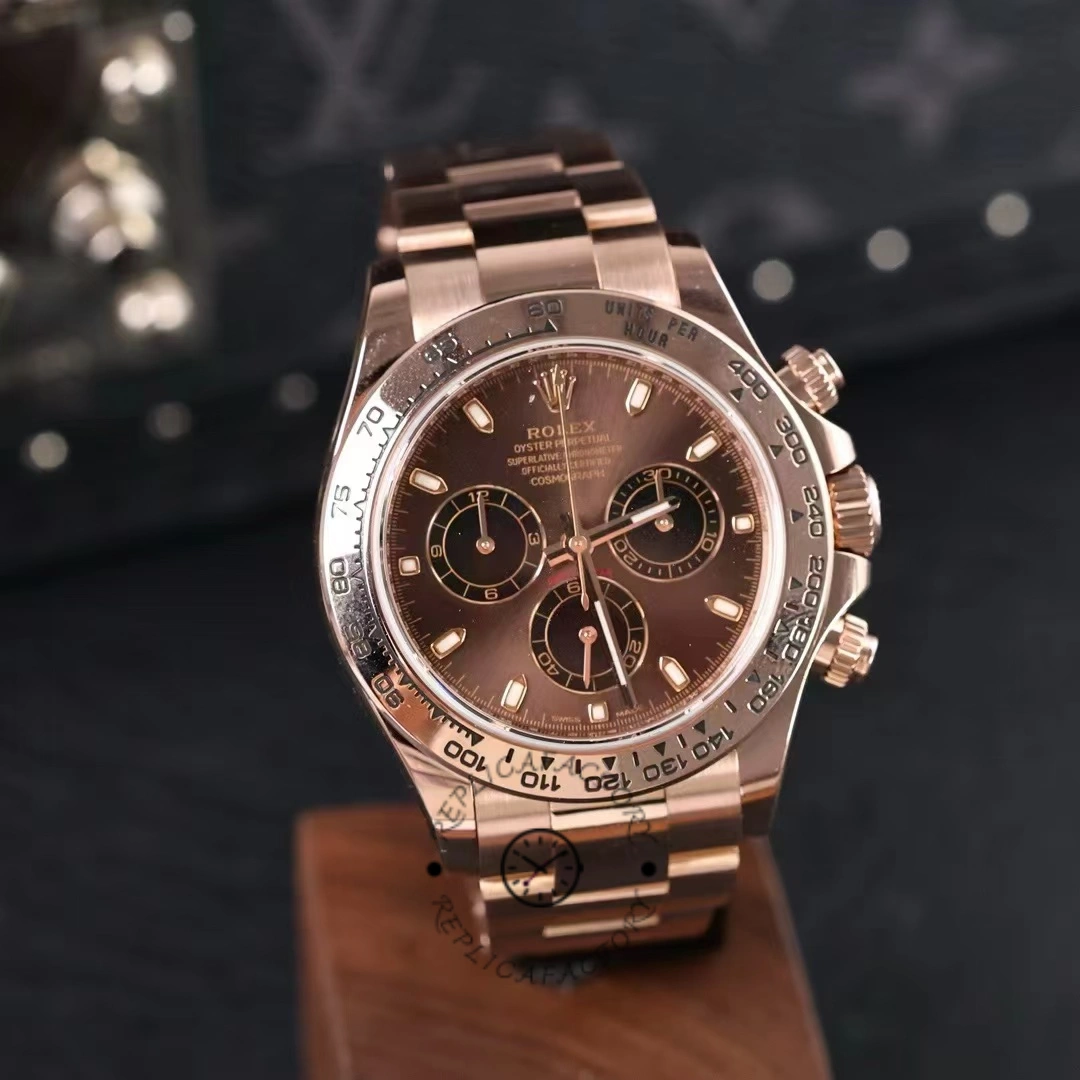 Rolex Daytona 116505 angled front view, bezel markers and polished lugs highlighted.