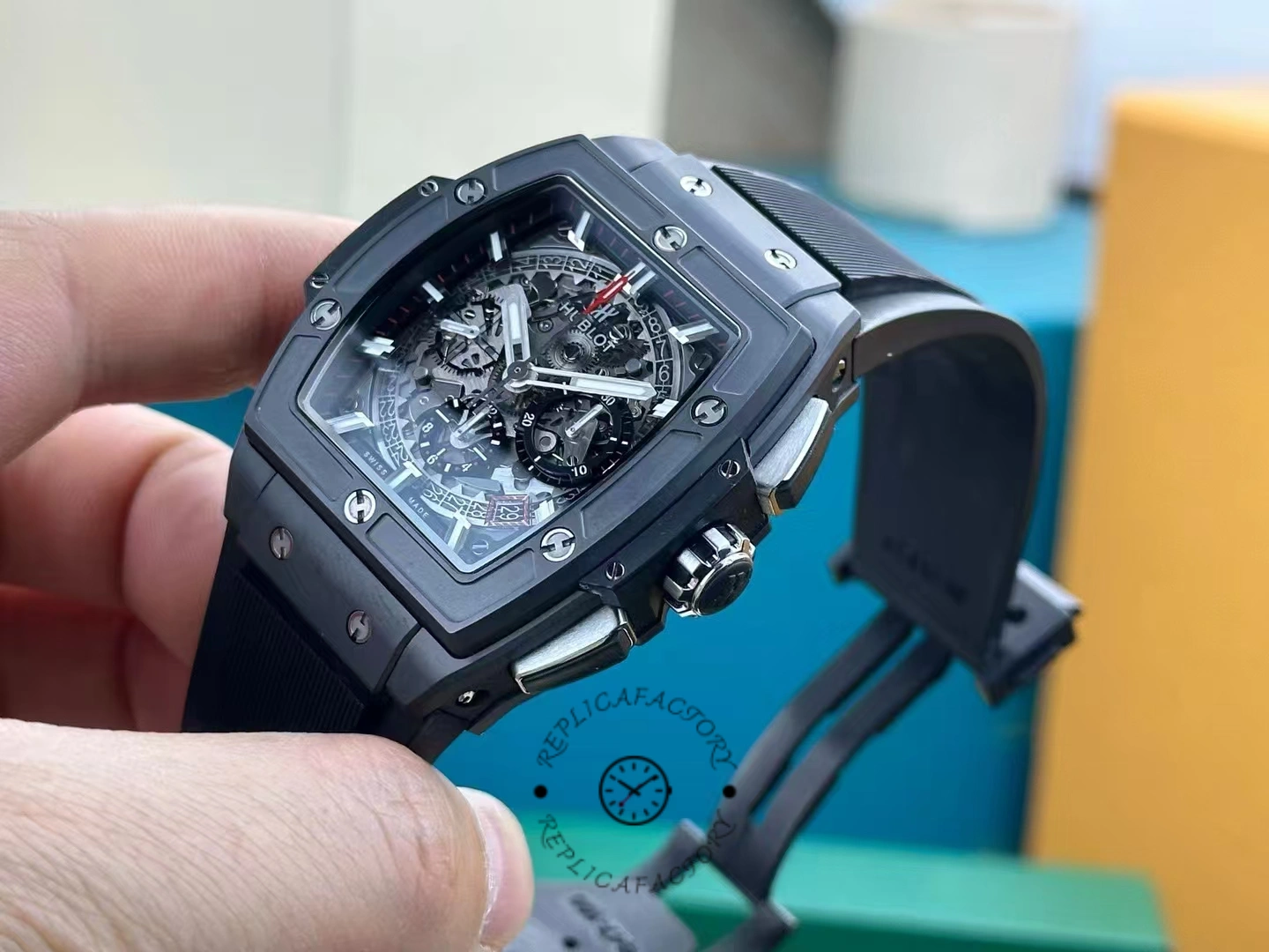 Hublot 641.CI.0173.RX replica watch - Side shot