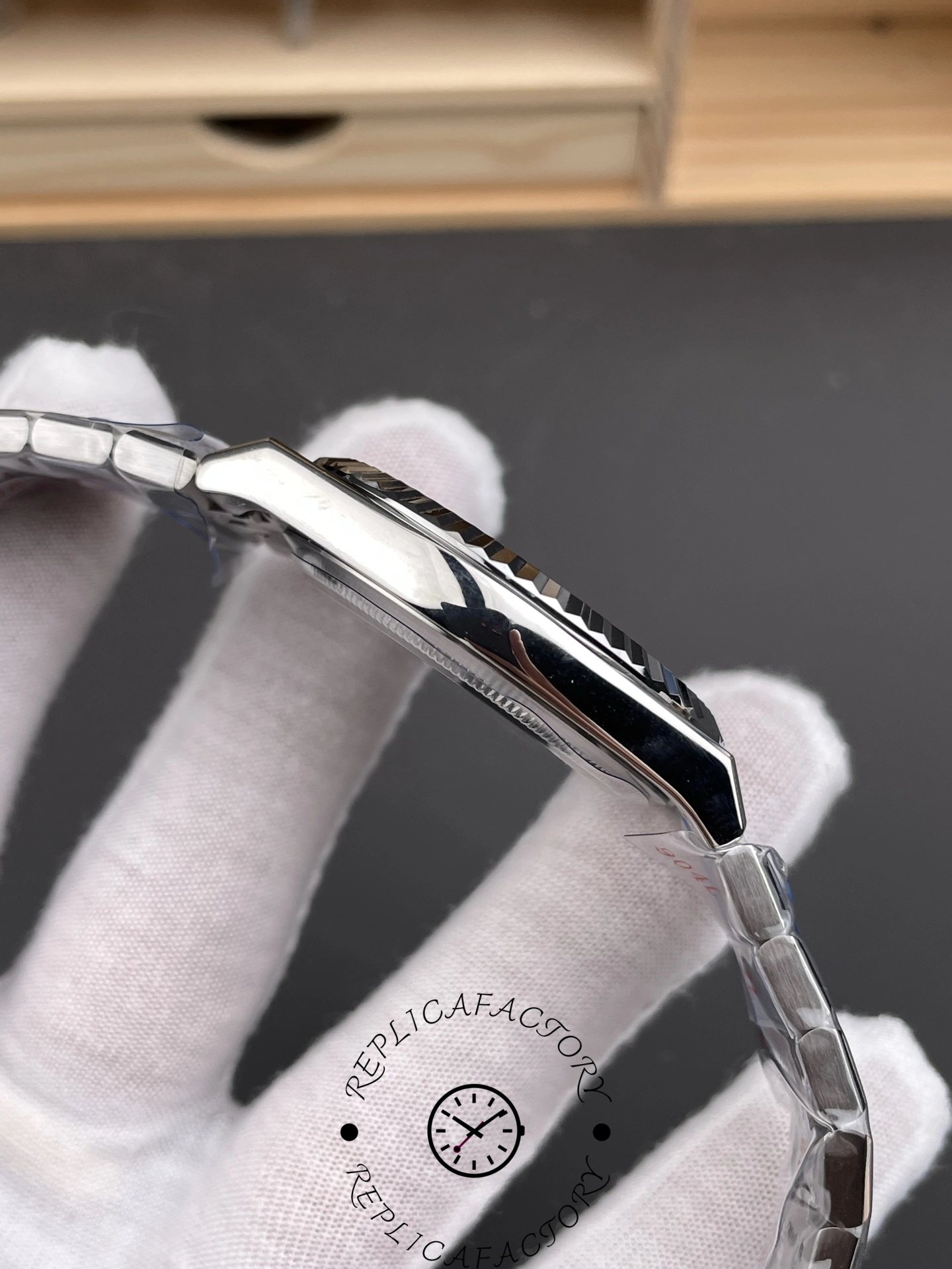 Side profile of Rolex Land-Dweller 40 M127334-0001 Replica showing case thickness, polished lugs and screw-down crown.