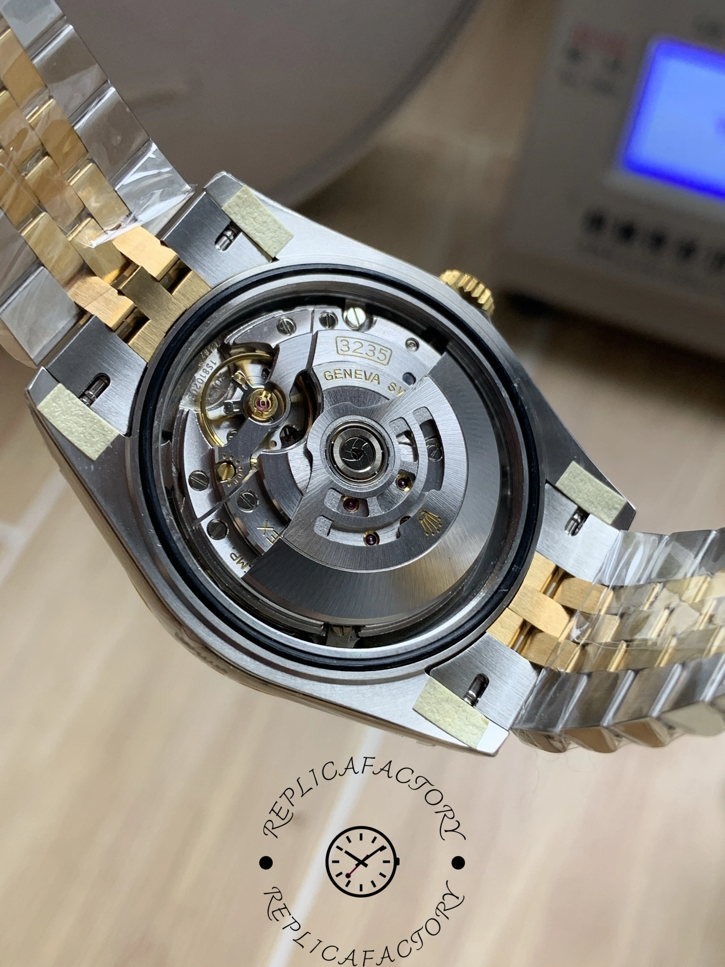 Rolex Datejust 41 126333 Golden Fluted Motif Champagne Dial