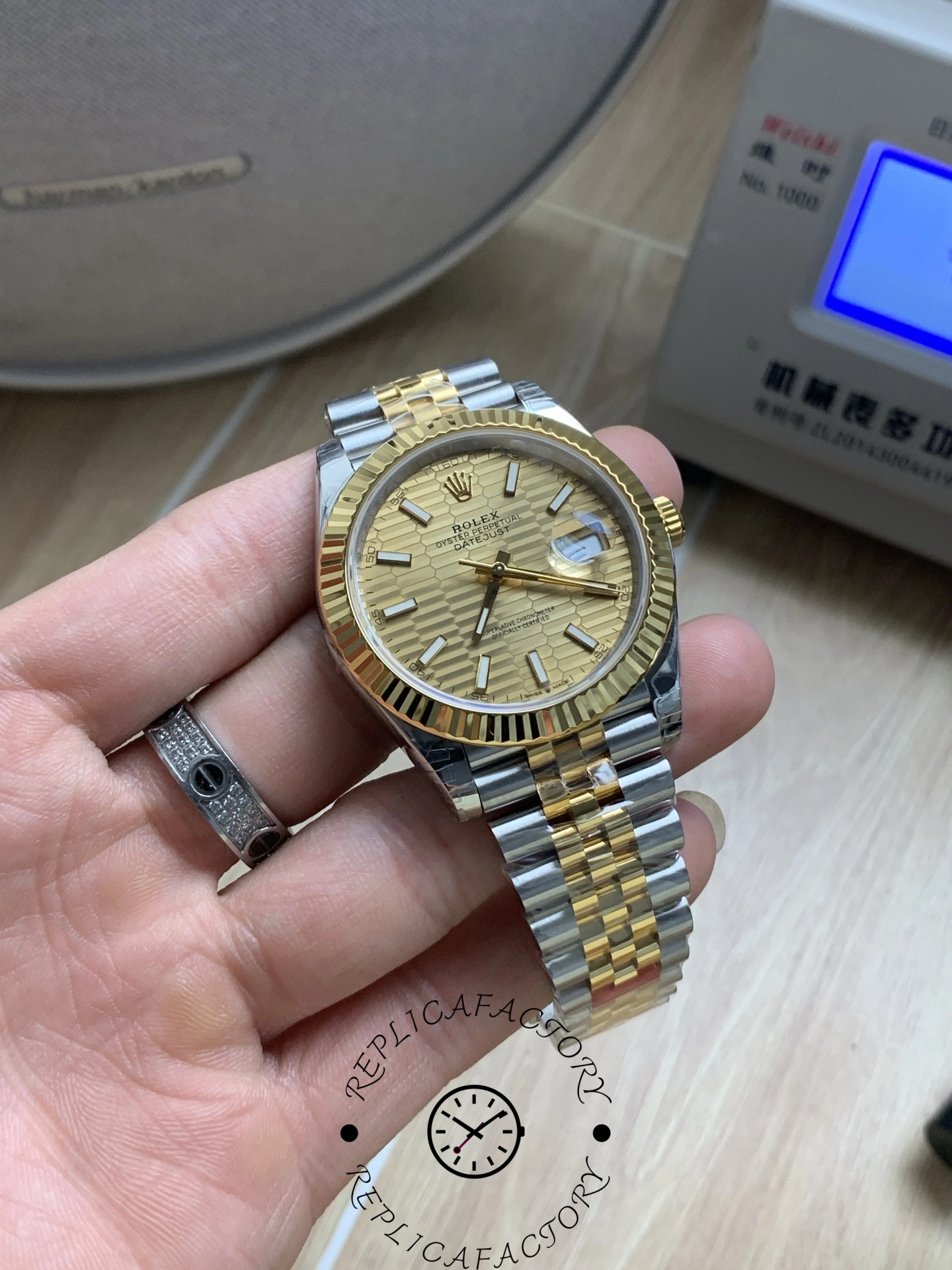 Rolex Datejust 41 126333 Golden Fluted Motif Champagne Dial