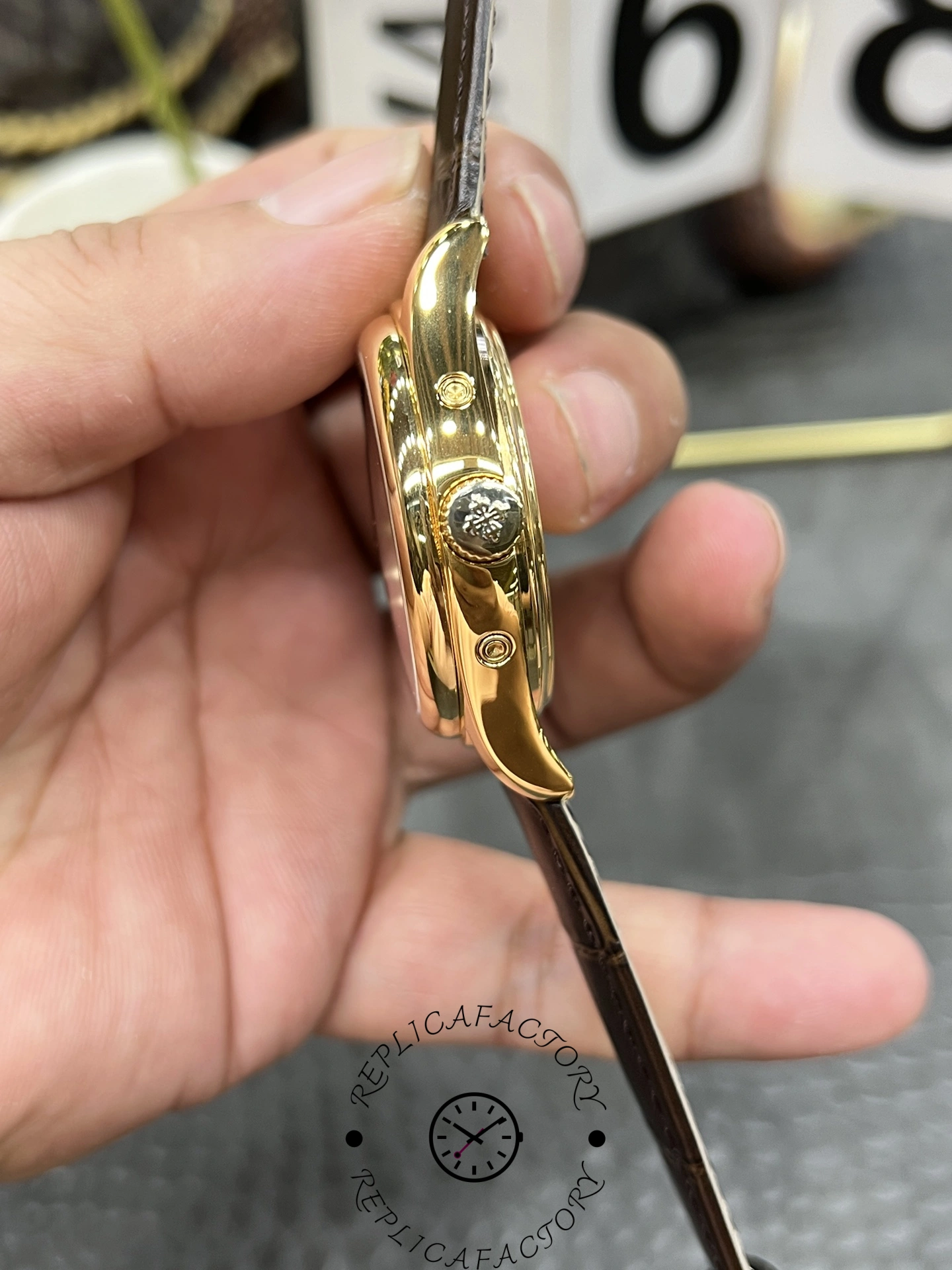 Side profile of the Patek Philippe 5146R-001, case thickness and crown.