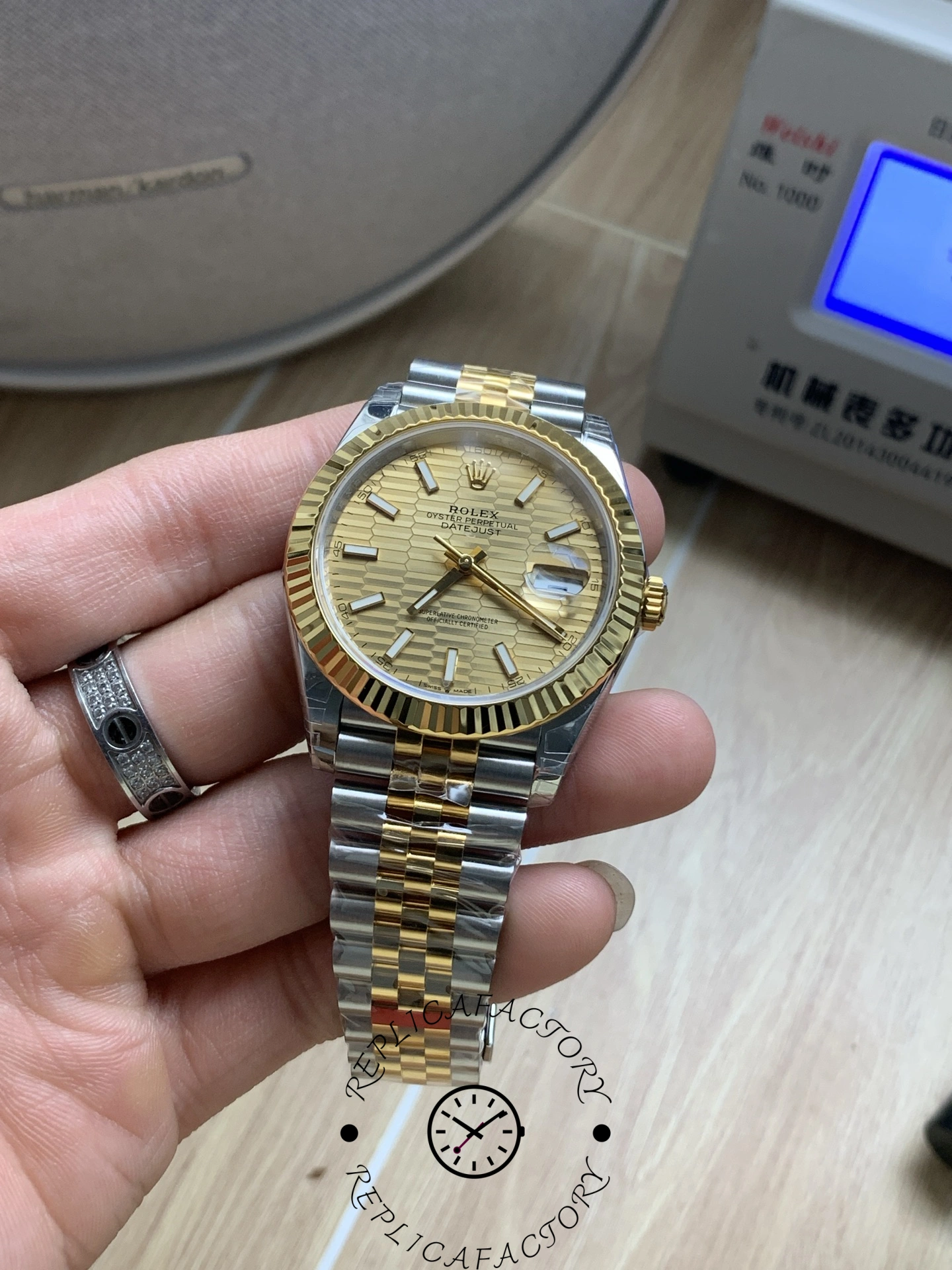 Rolex Datejust 41 126333 Golden Fluted Motif Champagne Dial