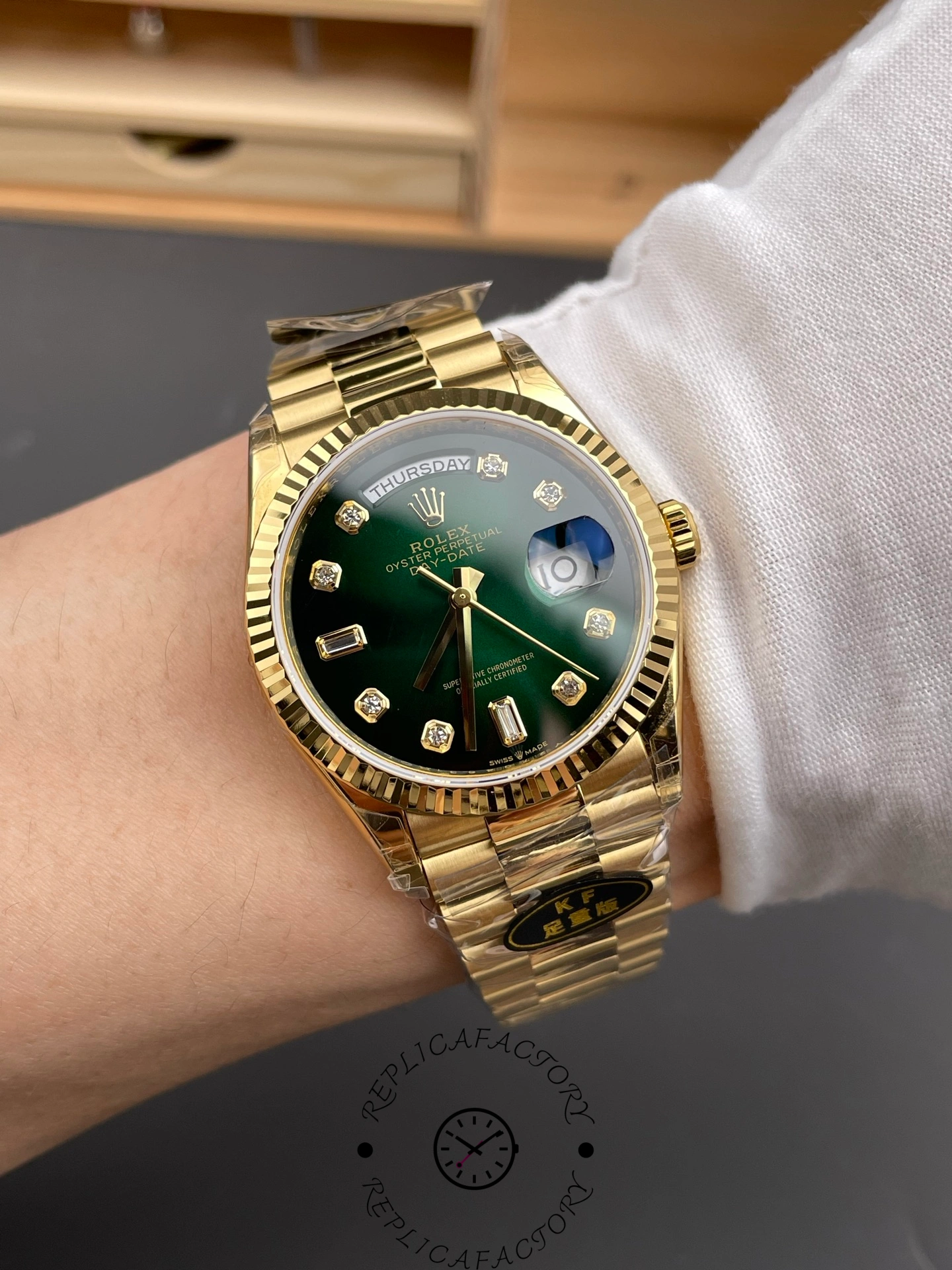 Rolex Day-Date 128238 Fluted Bezel Green Diamond Dial 36MM Unisex Replica Watch