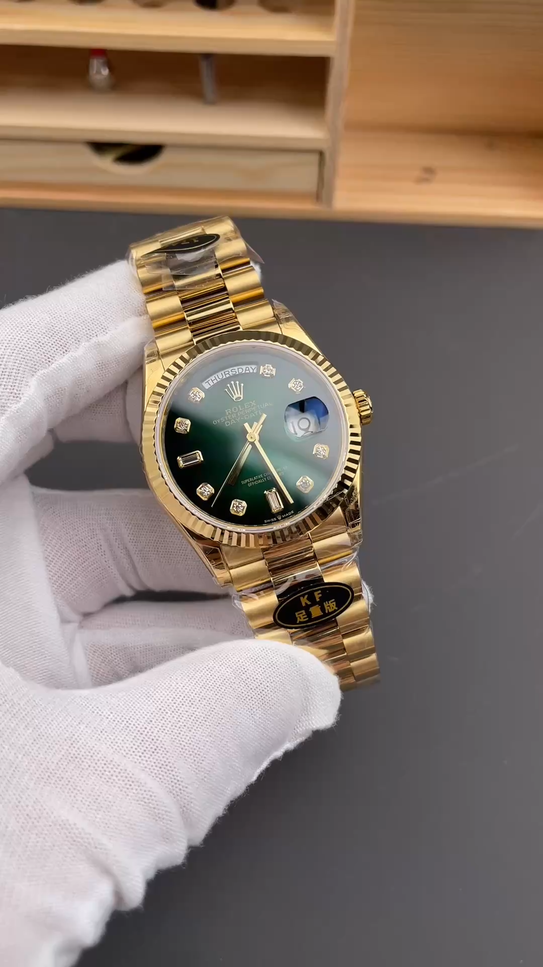 Rolex Day-Date 128238 Fluted Bezel Green Diamond Dial 36MM Unisex Replica Watch