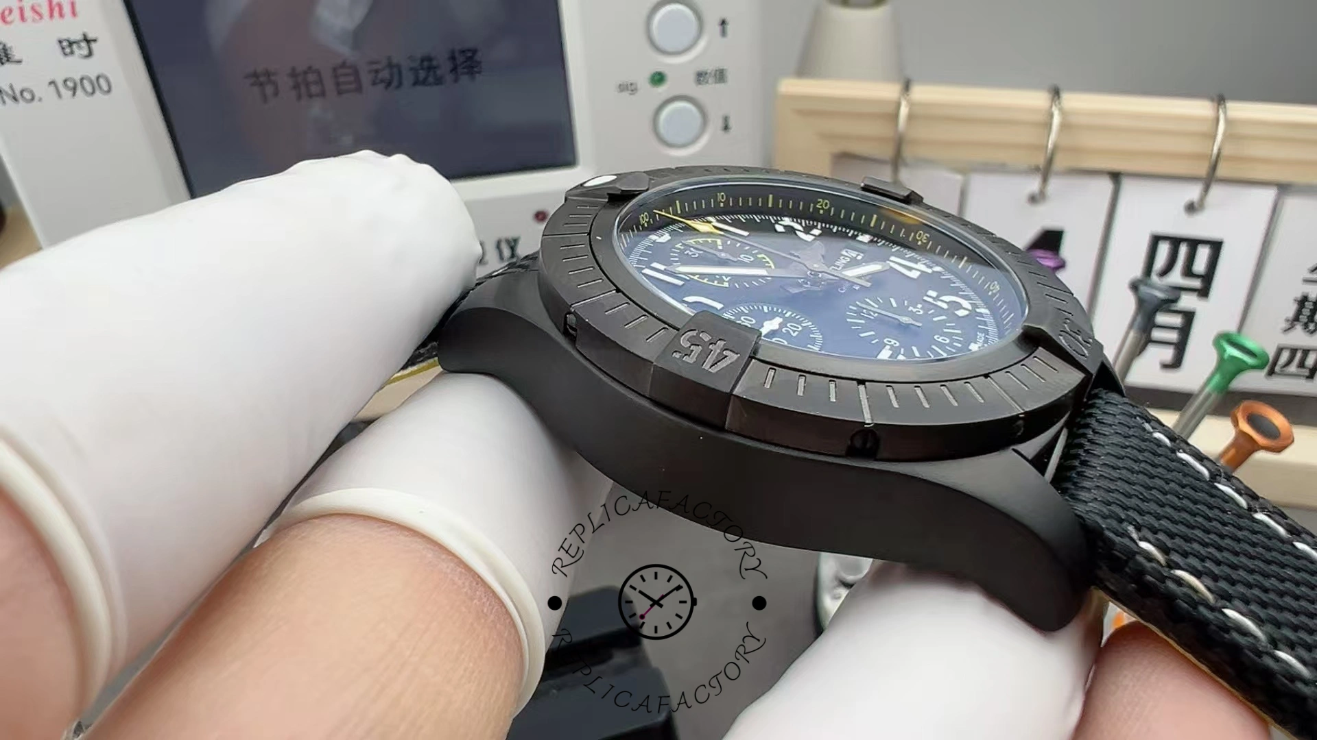 Breitling Avenger Auto Chrono V13317101B1X1 45mm Replica