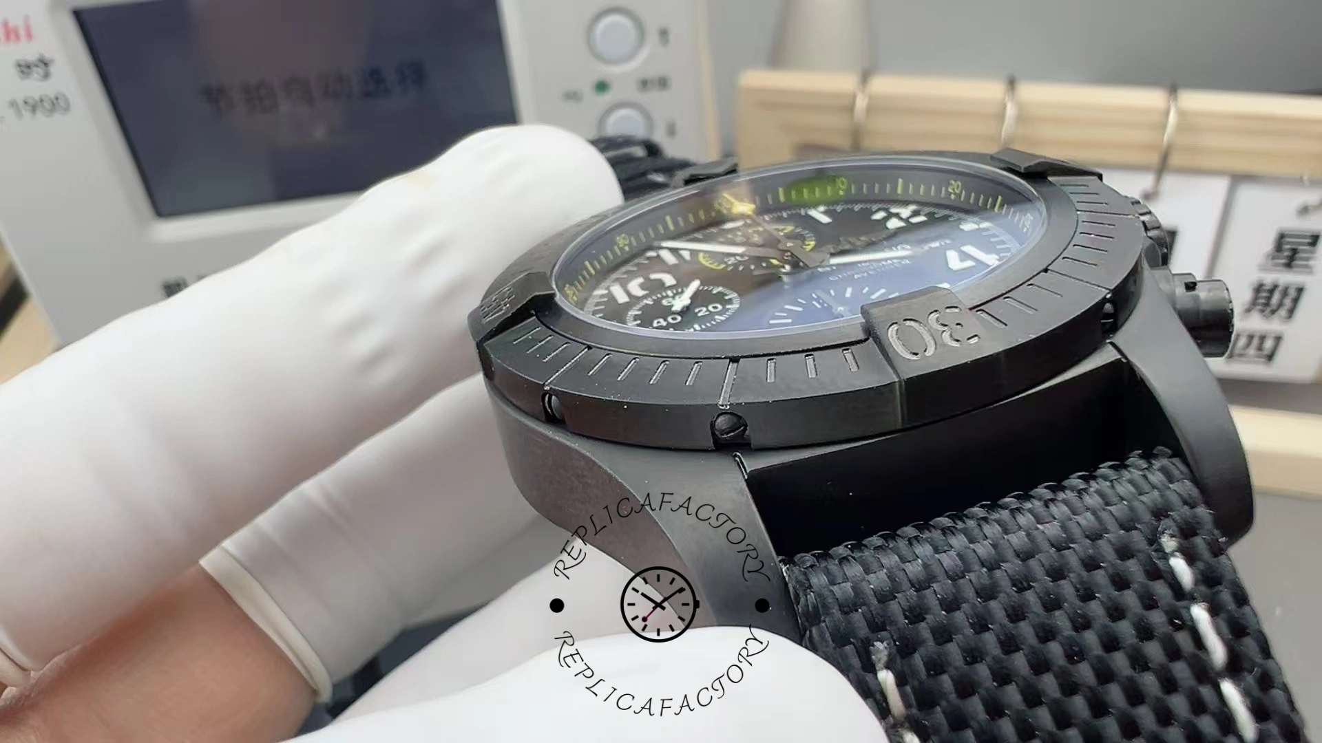 Breitling Avenger Auto Chrono V13317101B1X1 45mm Replica