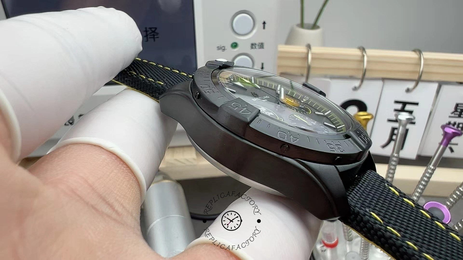 Breitling Avenger B01 Chronograph 44mm SB01472A1B1X1 Replica