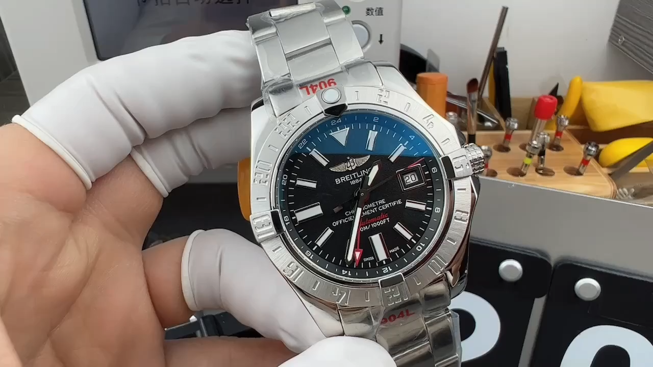 Breitling Avenger II GMT 43mm A32390111B1A1 Replica