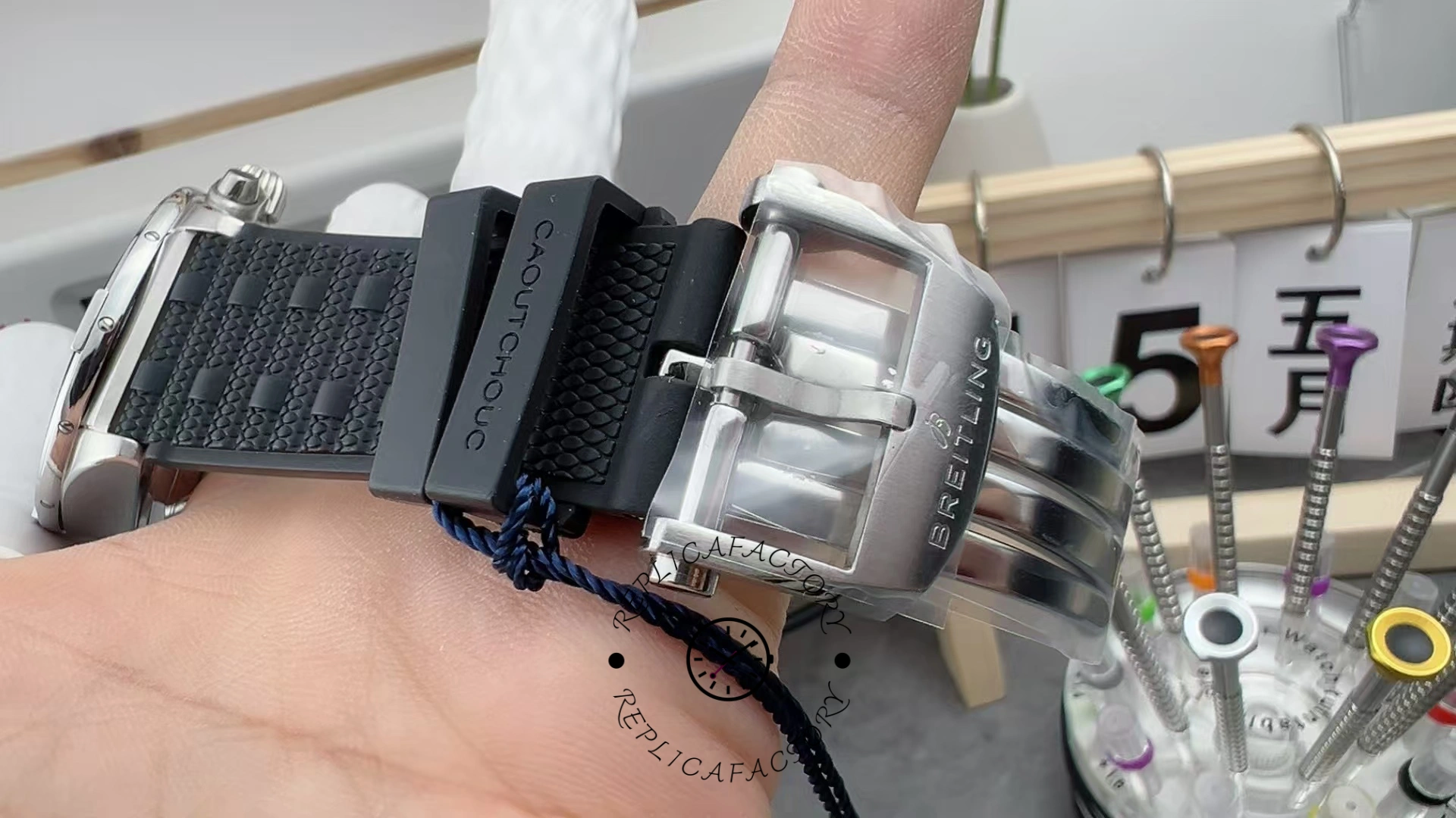 Clasp detail of Breitling Chronomat B01 EB0134101M1S1 showing metal deployant clasp and closure.