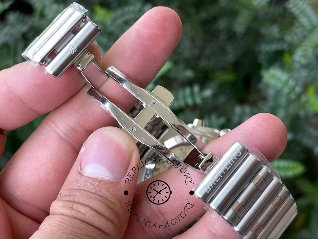 Breitling Chronomat B01 42 Chronograph AB0134101L2A1 Replica