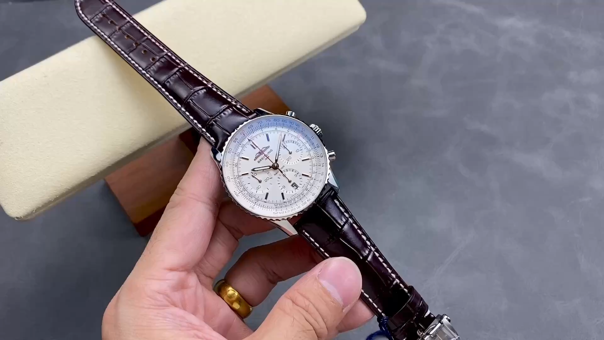 Breitling Navitimer B01 Chronograph 41 AB0139211G1P1 Replica